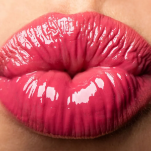 Gloss Stick Butter Bomb - Ruby Kisses Merlot - Imagem 4